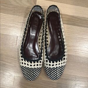 STAUD Nell Black and cream woven flats